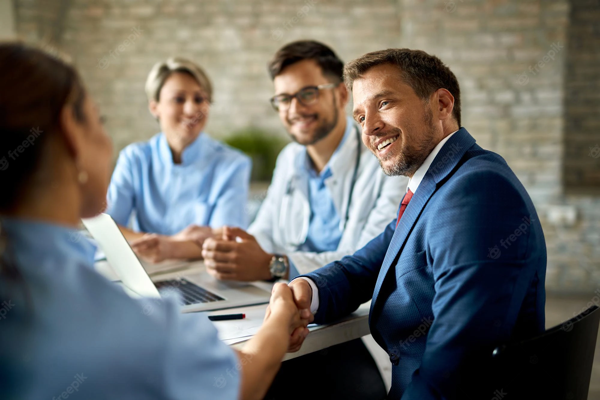 How to Become a High Ticket Remote Closer and Thrive in the Digital Sales World